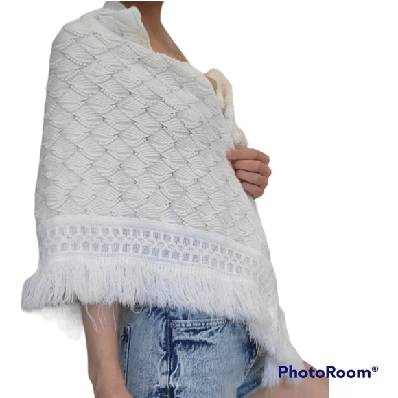 Vintage Joseph Horne Co White Crochet Triangular fringe Shawl - Picture 2 of 8